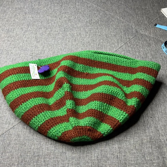 Small Pet‎ Bed Cat Or Dog Hand Knit Wool Green Brown Striped - Picture 8 of 8